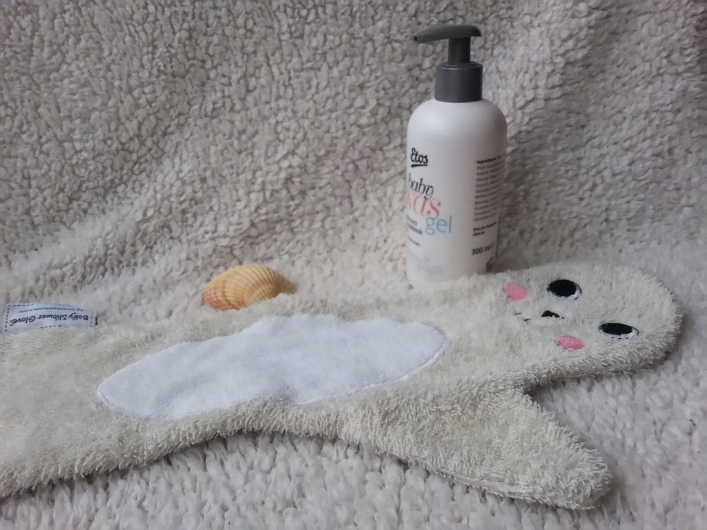 Baby shower glove