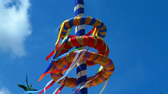 Wat vieren we met Pinksteren? Ook vrije school, meiboom