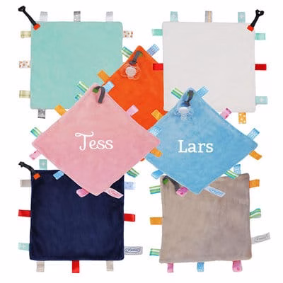 Gepersonaliseerd kraamcadeau; persoonlijk labeldoekje: geborduurd en voorzien van naam of tekst