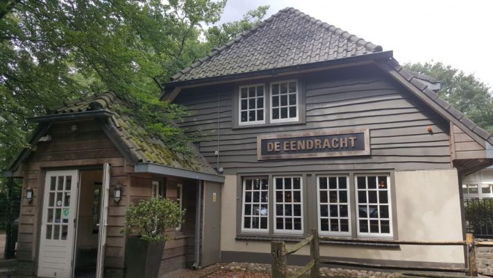 De Eendracht Blaricum; Café restaurant gelegen aan de Tafelbergheide nabij de Tafelberg en de Schaapskooi