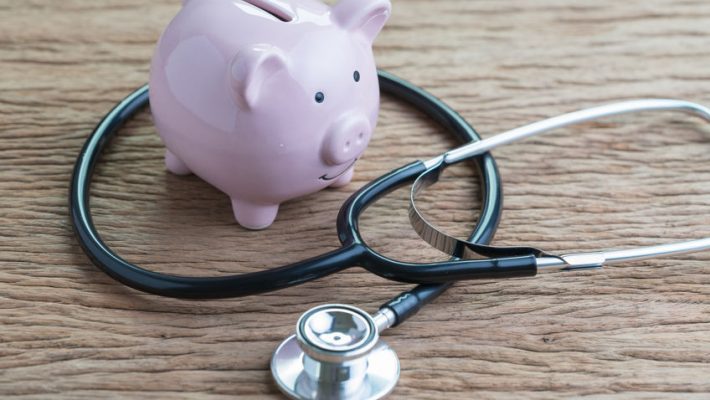 Tips om te besparen op de zorgverzekering en wat te doen met spaargeld?