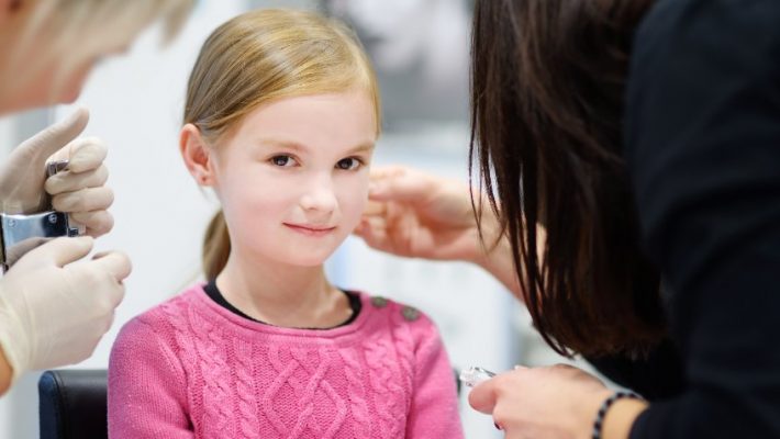 Oorbellen, onze dochter wilde graag gaatjes in haar oren